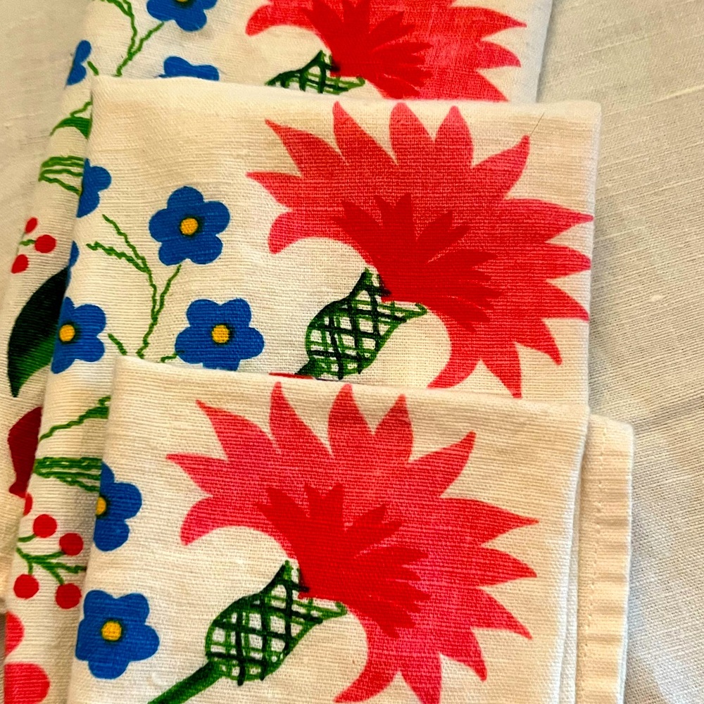 Vintage Floral Dining Tablecloth and napkins